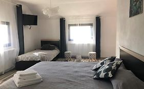 Camere De Inchiriat Livada Cu Meri