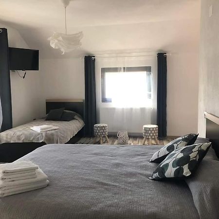 Camere De Inchiriat Livada Cu Meri Căpăţîneni-Ungureni Esterno foto