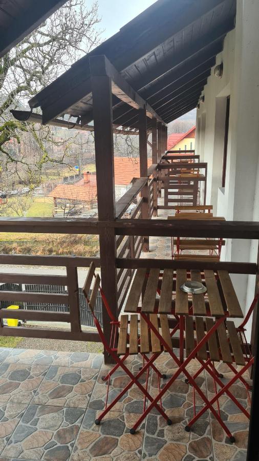 Camere De Inchiriat Livada Cu Meri Căpăţîneni-Ungureni Esterno foto