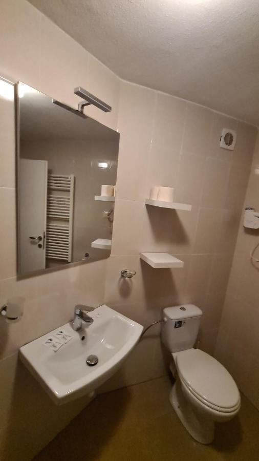 Camere De Inchiriat Livada Cu Meri Căpăţîneni-Ungureni Esterno foto
