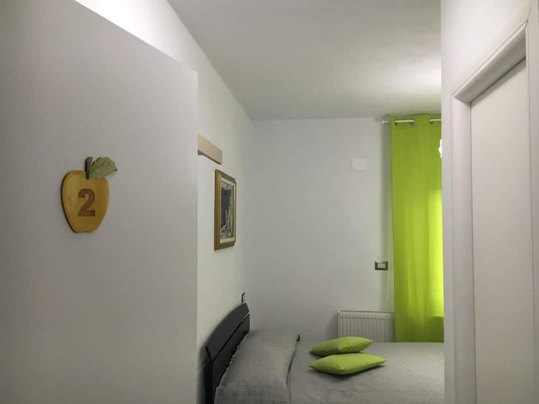 Camere De Inchiriat Livada Cu Meri Căpăţîneni-Ungureni Esterno foto