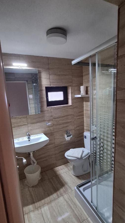 Camere De Inchiriat Livada Cu Meri Căpăţîneni-Ungureni Esterno foto
