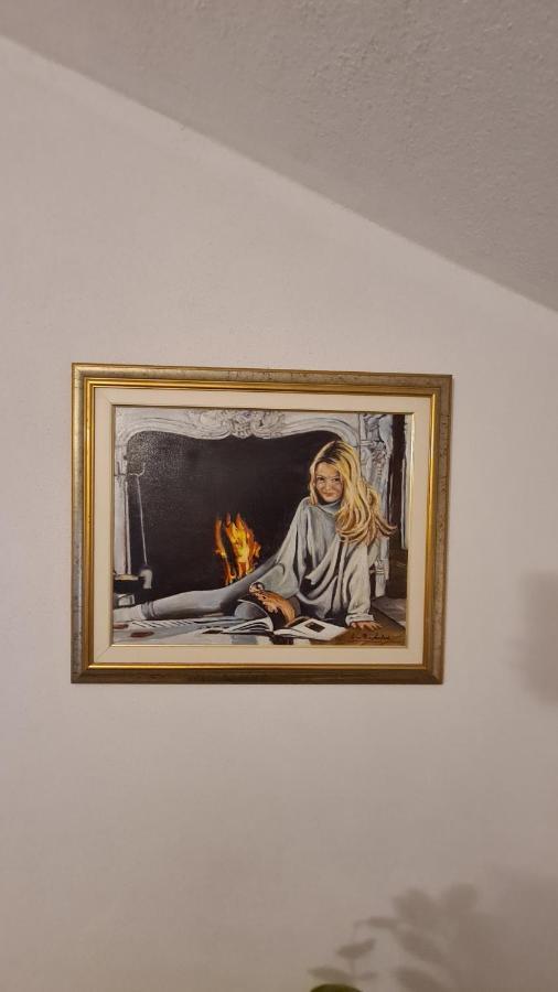 Camere De Inchiriat Livada Cu Meri Căpăţîneni-Ungureni Esterno foto